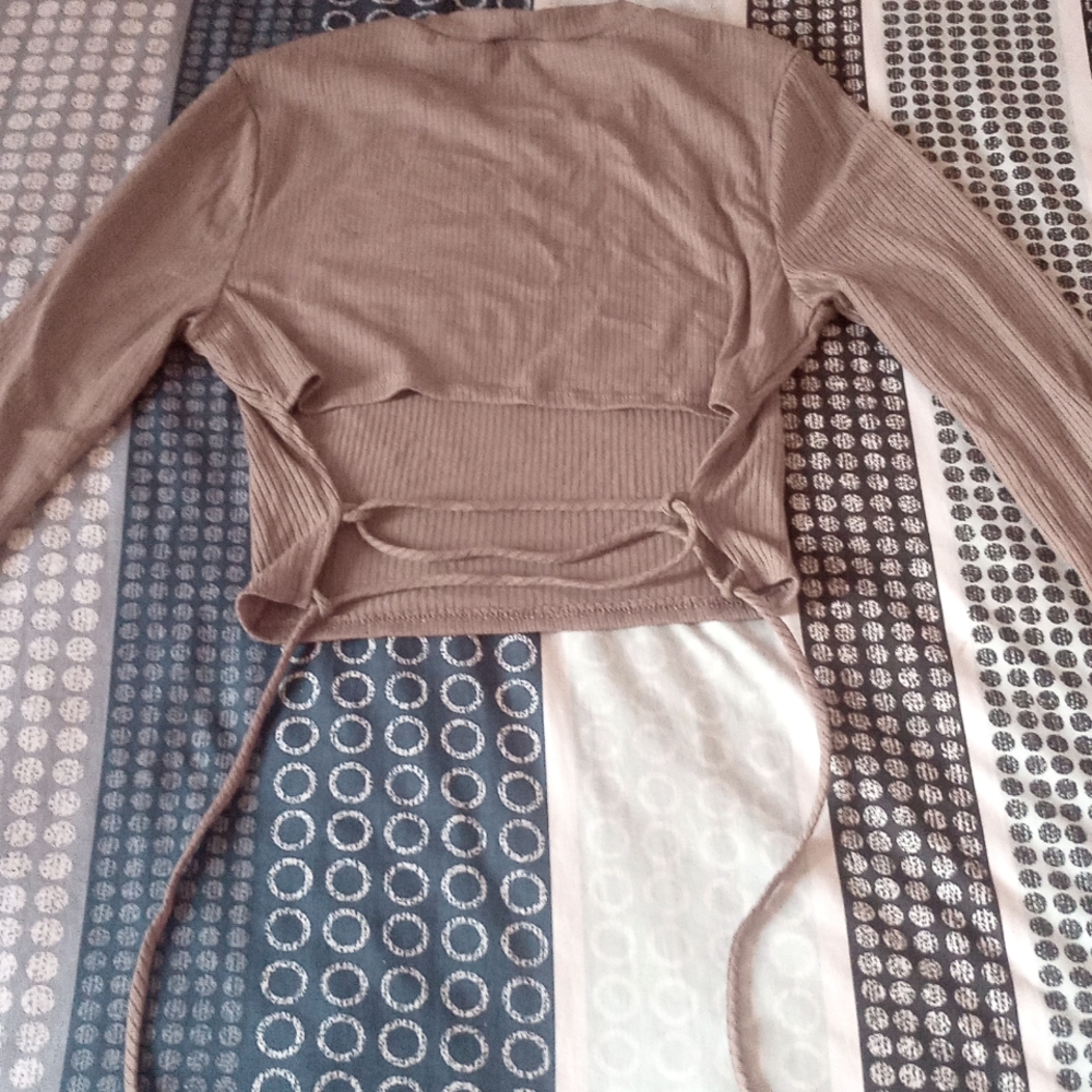 Taupe cropped long sleeve top - Picture 4 of 5